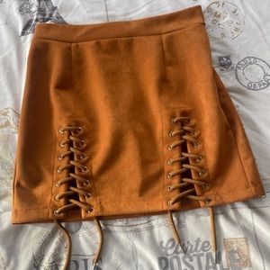 I’m selling this brand new mini skirt. Doesn’t have tags on it. But never worn